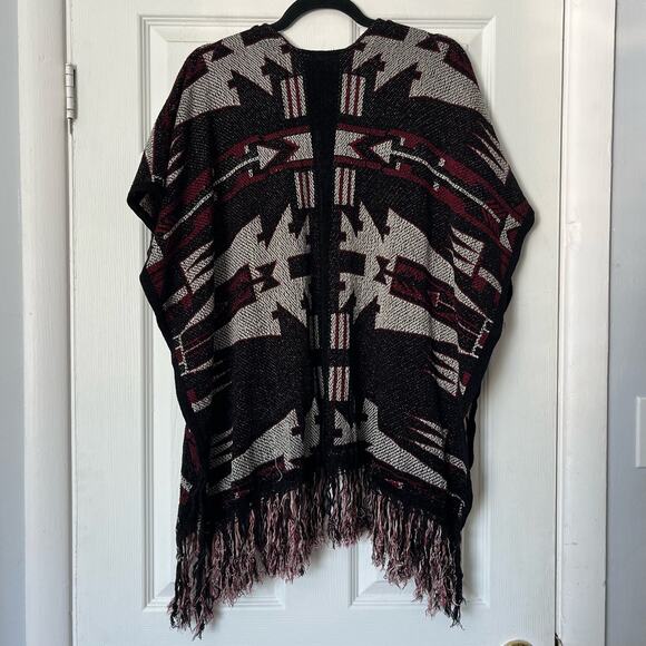 Éis Woven Fringed Poncho - Picture 5 of 5